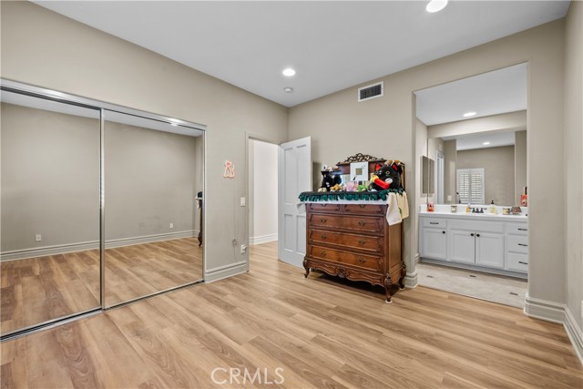 Detail Gallery Image 21 of 72 For 15355 Michael Crest Dr, Canyon Country,  CA 91387 - 5 Beds | 3/1 Baths