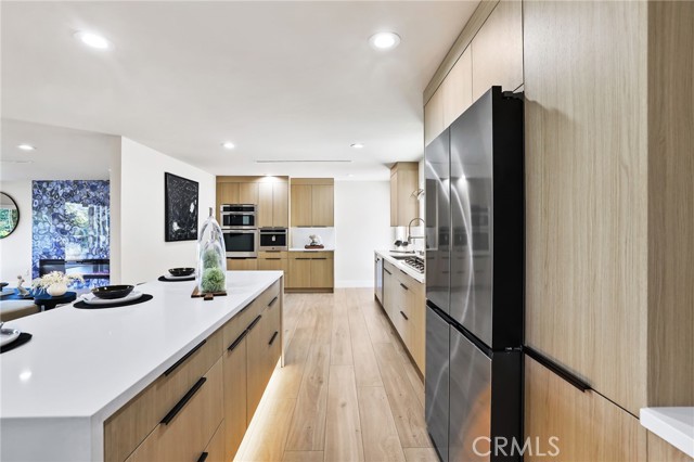 9425 Gierson Avenue, Chatsworth CA: https://media.crmls.org/medias/078d63bb-fdf5-46ba-9392-df4f0ad14adf.jpg