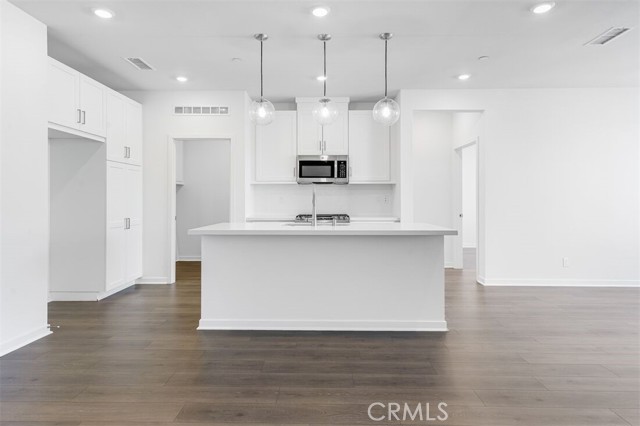 Detail Gallery Image 2 of 22 For 980 N Tangent Privado #305,  Ontario,  CA 91764 - 3 Beds | 2 Baths