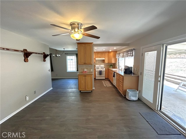 12225 Lester Court, Chino CA: https://media.crmls.org/medias/078e0fe8-0e44-4fb2-9e25-1a3dad7ef864.jpg