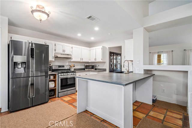 Detail Gallery Image 12 of 45 For 3340 Brabham Ave, Rosamond,  CA 93560 - 4 Beds | 3 Baths