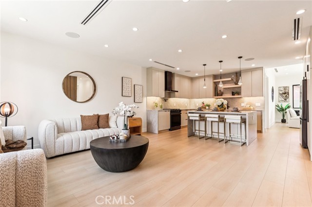 Detail Gallery Image 10 of 72 For 8006 Lloyd Ave, North Hollywood,  CA 91605 - 7 Beds | 6 Baths