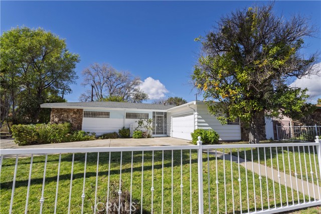 Detail Gallery Image 34 of 34 For 8811 Hayvenhurst Ave, North Hills,  CA 91343 - 4 Beds | 2 Baths