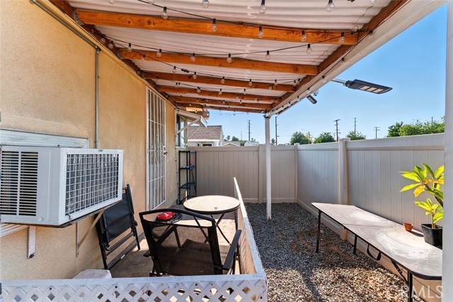 8876 Cypress Avenue, Riverside CA: https://media.crmls.org/medias/078f1b69-df2f-4d16-b366-f6860603d885.jpg