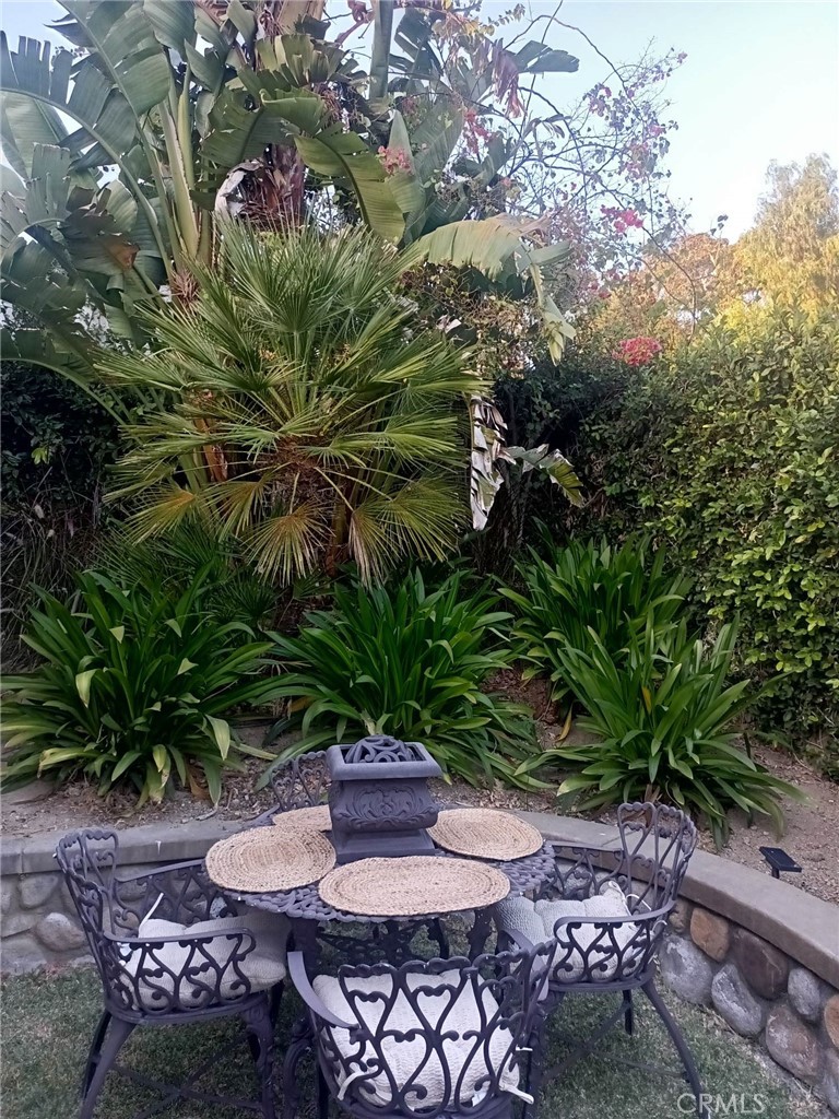https://media.crmls.org/medias/078f7bea-fbd3-4085-b615-5bf3dc7676dc.jpg?preset=X-Large