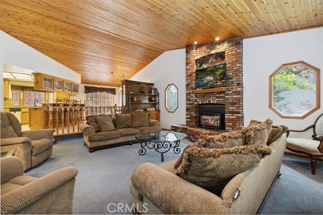 42784 Edelweiss Drive, Big Bear Lake CA: https://media.crmls.org/medias/078fadc1-d0ba-4aca-9eda-8ea2999249ec.jpg