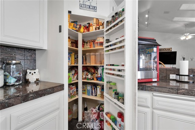 Detail Gallery Image 19 of 62 For 12546 Autumn Leaves Ave, Victorville,  CA 92395 - 5 Beds | 3/1 Baths