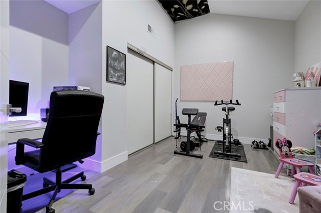 Detail Gallery Image 23 of 41 For 1881 Alpha Rd #17,  Glendale,  CA 91208 - 2 Beds | 3 Baths