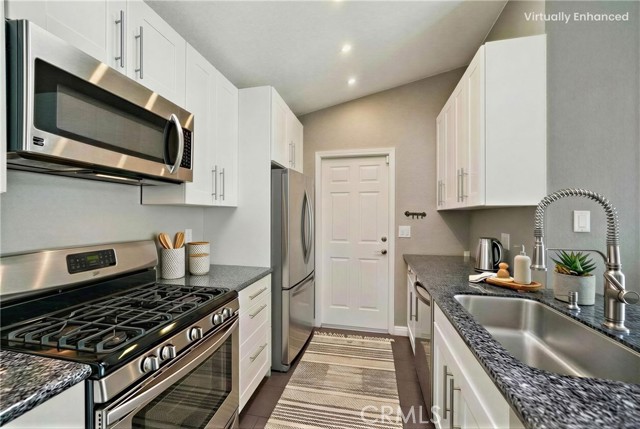 Detail Gallery Image 3 of 9 For 3648 Grizzley Creek Ct, Ontario,  CA 91761 - 2 Beds | 1 Baths