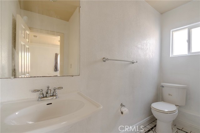 Detail Gallery Image 7 of 26 For 1521 Grismer Ave, Burbank,  CA 91504 - 2 Beds | 2 Baths