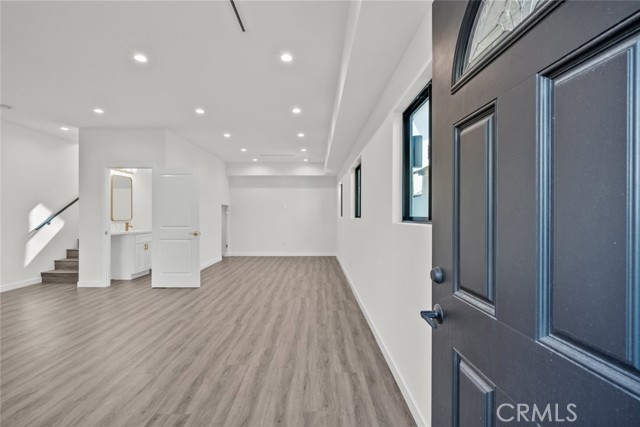 6245 N McLaren, Woodland Hills CA: https://media.crmls.org/medias/07914bce-1517-4ca4-ad0c-2f37907ce97b.jpg