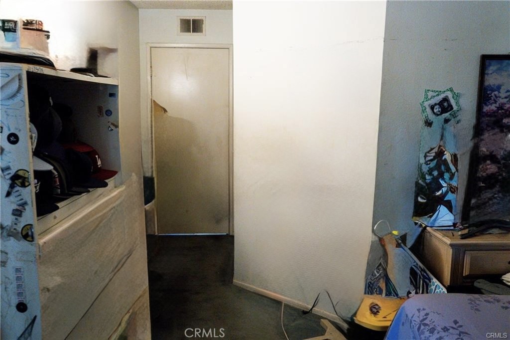 https://media.crmls.org/medias/07918b56-8ff3-4927-9025-363ca9f6ac58.jpg?preset=X-Large
