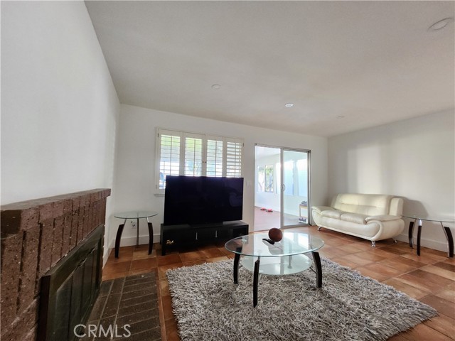 Detail Gallery Image 9 of 32 For 28030 Wildwind Rd, Canyon Country,  CA 91351 - 4 Beds | 3 Baths