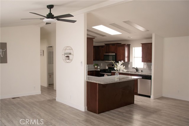 1445 #88 W Florida, Hemet CA: https://media.crmls.org/medias/07922090-0cf5-4344-929f-b4a66eb98bd5.jpg