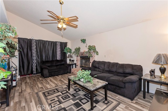 Detail Gallery Image 3 of 47 For 20412 90th St, California City,  CA 93505 - 3 Beds | 2 Baths