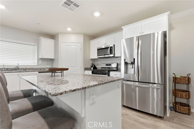 Detail Gallery Image 5 of 27 For 28858 Enclave, Winchester,  CA 92596 - 4 Beds | 2/1 Baths