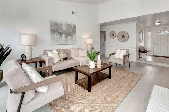 27781 Higuera, Mission Viejo CA: https://media.crmls.org/medias/0793c9ba-6ebf-4aab-84b5-cf1667618352.jpg