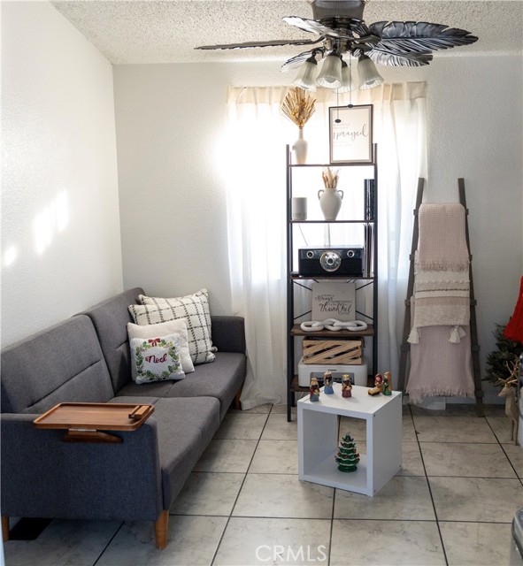 Detail Gallery Image 3 of 34 For 1410 E 6th St #30,  Corona,  CA 92879 - 3 Beds | 2 Baths