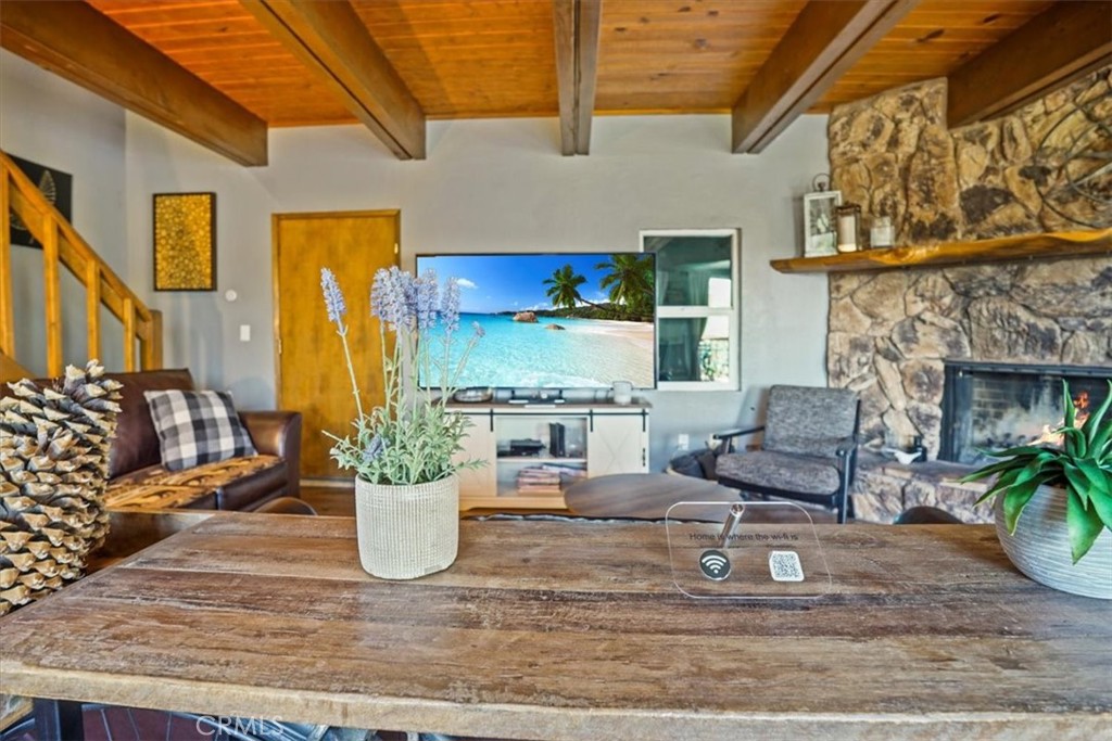 https://media.crmls.org/medias/07950797-523d-4821-9942-d62b273388e0.jpg?preset=X-Large