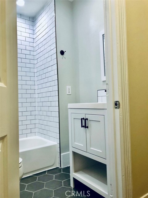 Detail Gallery Image 11 of 62 For 5106 Crenshaw Bld, Los Angeles,  CA 90043 - 4 Beds | 3 Baths