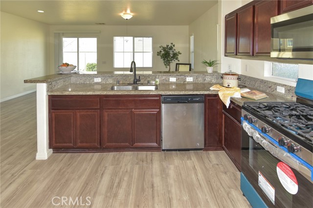 Detail Gallery Image 18 of 52 For 2064 Radiant Cir, San Jacinto,  CA 92582 - 5 Beds | 2/1 Baths