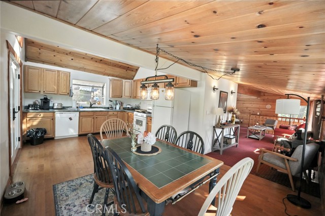 782 Virginia Court, Lake Arrowhead CA: https://media.crmls.org/medias/0796fd39-b188-4611-bae3-7427a78bf1a1.jpg