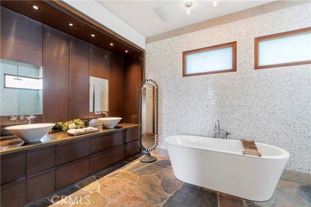 86 Emerald Bay, Laguna Beach CA: https://media.crmls.org/medias/0797c52f-0b91-4c1b-9c9f-99f0bd85d212.jpg