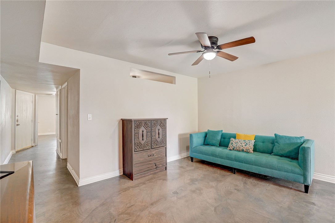 Detail Gallery Image 1 of 25 For 5300 E Waverly Dr #F15,  Palm Springs,  CA 92264 - 1 Beds | 1/1 Baths
