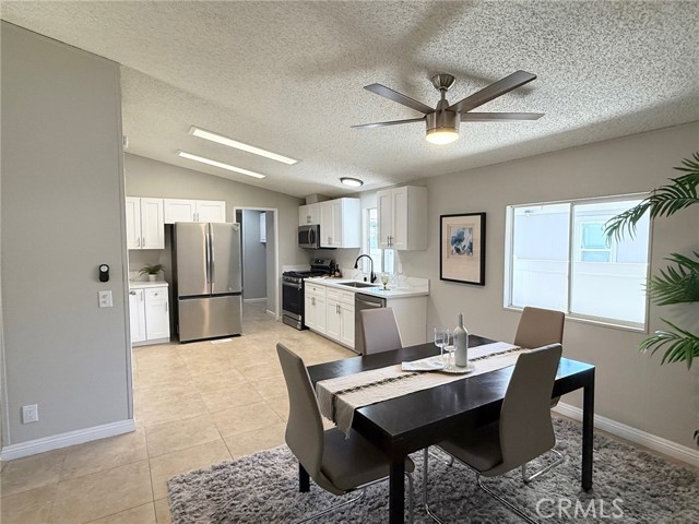 Detail Gallery Image 6 of 26 For 5800 Hamner Ave #471,  Corona,  CA 91752 - 3 Beds | 2 Baths