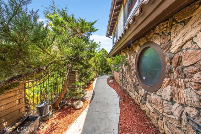668 E Sunset N Drive, Redlands CA: https://media.crmls.org/medias/07984e97-8a33-4a89-9ab1-2ef045875cad.jpg