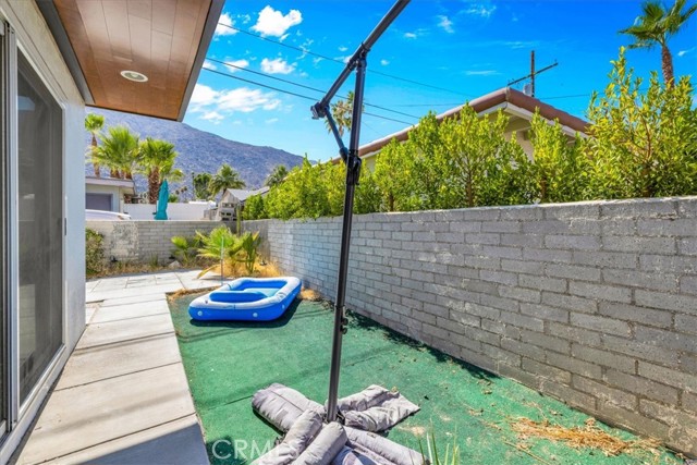 595 S Calle Santa Rosa, Palm Springs CA: https://media.crmls.org/medias/07988e9e-e652-48d7-8275-07480408b174.jpg