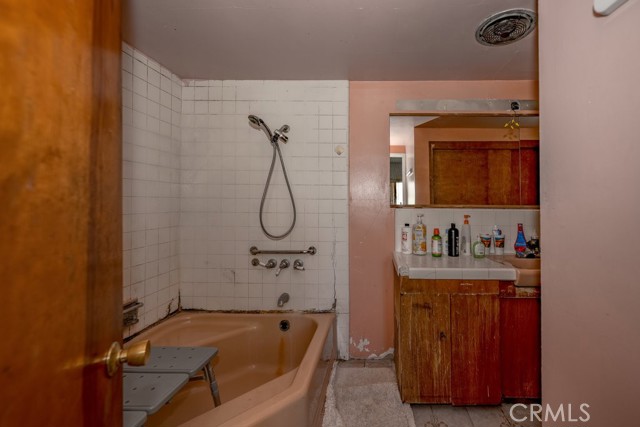 Detail Gallery Image 16 of 31 For 4715 Frieda Dr, Los Angeles,  CA 90065 - 3 Beds | 3 Baths