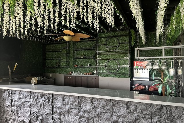 6500 Foothill Boulevard, Tujunga CA: https://media.crmls.org/medias/07994309-58b9-4327-af0e-d7ed28d3ebd5.jpg