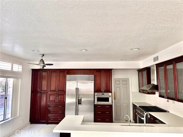 Detail Gallery Image 8 of 53 For 1000 Calle Allegre, Glendale,  CA 91208 - 4 Beds | 4 Baths