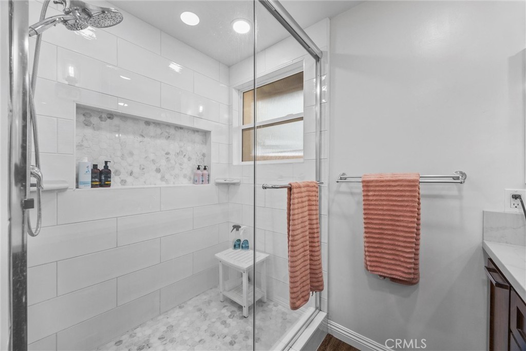 https://media.crmls.org/medias/07999813-b5a9-4f61-8972-b718db9d5da4.jpg?preset=X-Large