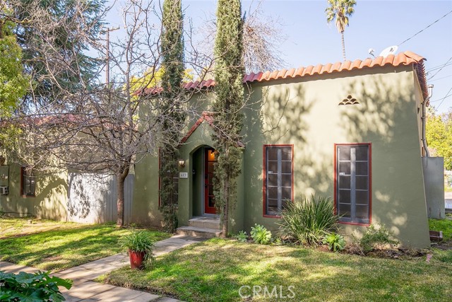 455 E Sacramento Street, Altadena CA: https://media.crmls.org/medias/079ba8d8-2428-4a96-adbb-45d8c51d3c91.jpg