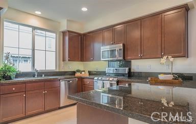Detail Gallery Image 3 of 16 For 831 Sunburst Way #13,  Pomona,  CA 91767 - 3 Beds | 3/1 Baths