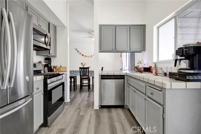 Detail Gallery Image 9 of 32 For 43730 San Francisco, Lancaster,  CA 93535 - 3 Beds | 2 Baths