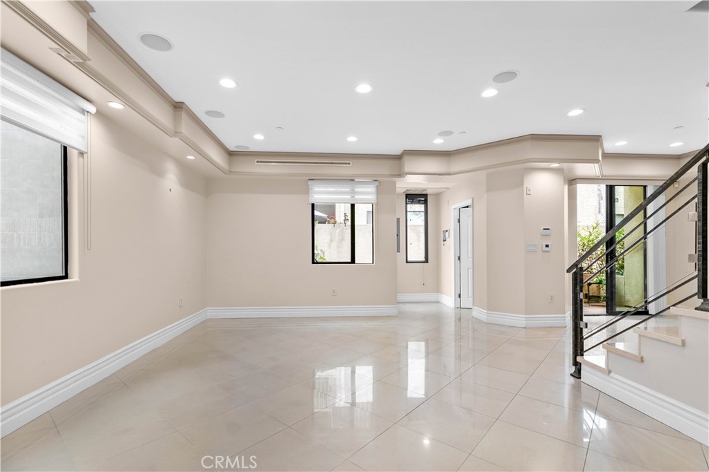 https://media.crmls.org/medias/079c114c-4a20-4af9-83d4-d841bd819d21.jpg?preset=X-Large
