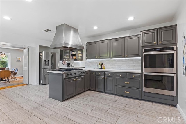 13405 Tiara Street, Valley Glen CA: https://media.crmls.org/medias/079d26d7-c80e-4297-affc-2702d387b0ba.jpg