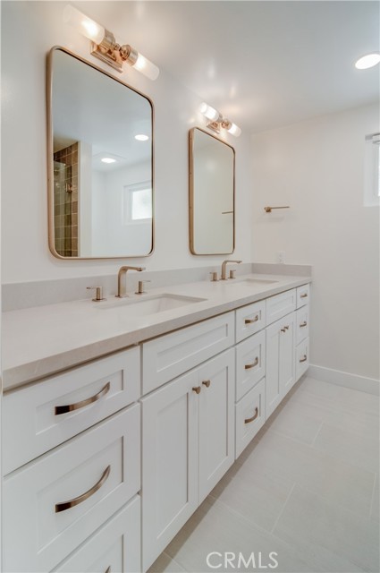 15562 Wild Cherry Circle, Huntington Beach CA: https://media.crmls.org/medias/079e28bb-4452-4f87-9497-b4c3585ee60f.jpg