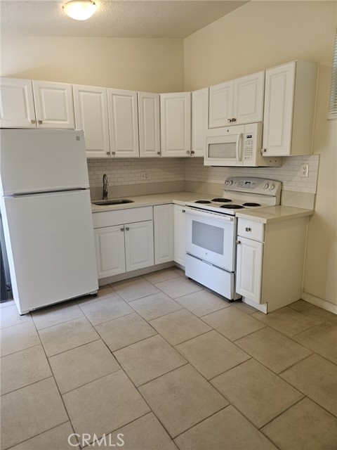 3946 Knobhill Drive, Sherman Oaks CA: https://media.crmls.org/medias/079e7c6e-3826-461c-a35c-dc38c0dbf783.jpg