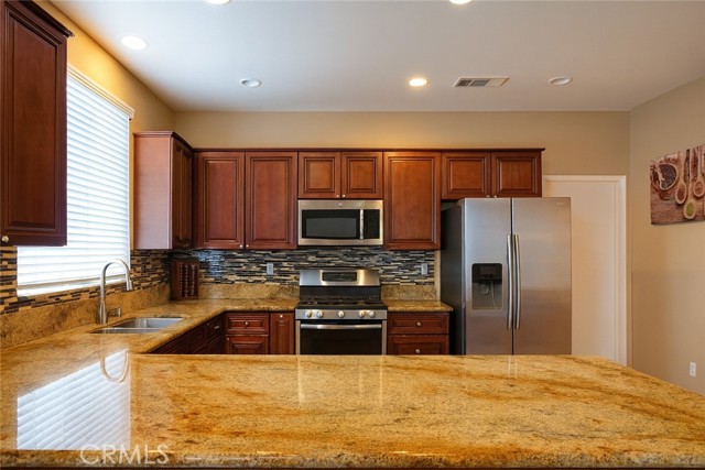 Detail Gallery Image 8 of 29 For 13674 Buena Vista, Hesperia,  CA 92344 - 5 Beds | 3 Baths