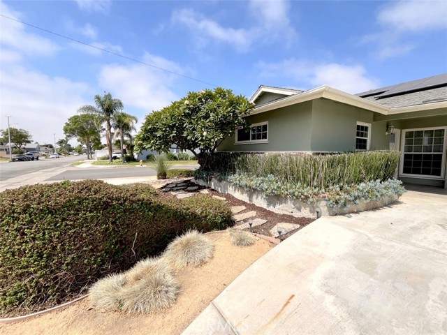 7811 Rhine Drive, Huntington Beach CA: https://media.crmls.org/medias/07a0ccdc-3f90-4ca4-a7f1-50af4ddd3825.jpg