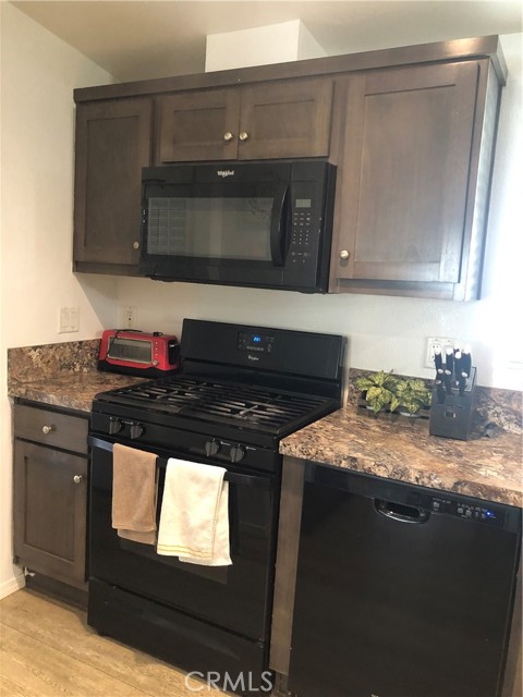 Detail Gallery Image 12 of 58 For 4901 Green River #292,  Corona,  CA 92878 - 4 Beds | 2 Baths