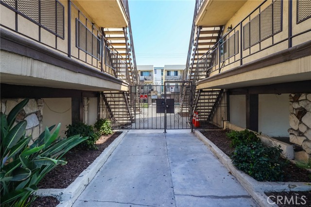 Detail Gallery Image 14 of 16 For 3430 Elm Ave #10,  Long Beach,  CA 90807 - 2 Beds | 1/1 Baths