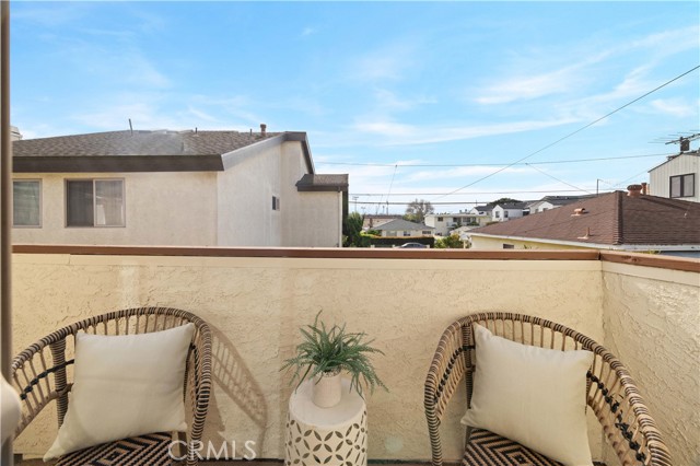 Detail Gallery Image 14 of 34 For 2317 Carnegie Ln #B,  Redondo Beach,  CA 90278 - 3 Beds | 2/1 Baths
