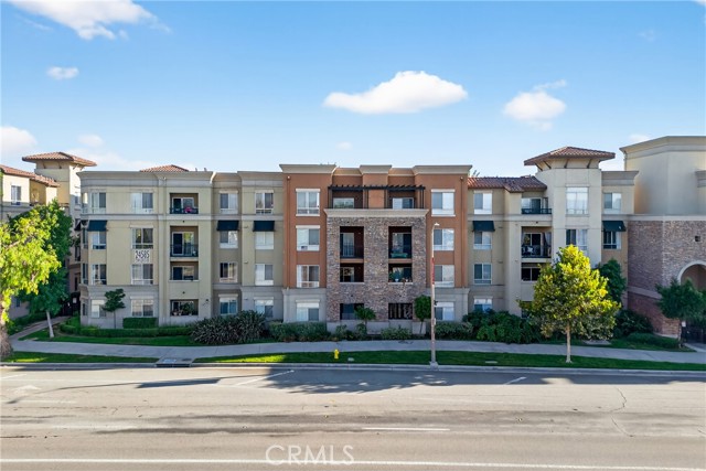 24585 Town Center Drive, Valencia CA: https://media.crmls.org/medias/07a2bf98-323c-4cc0-9709-ef852a43010c.jpg