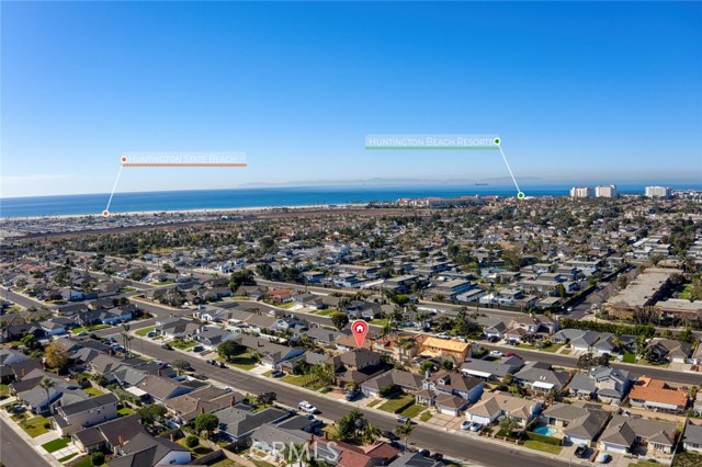 21131 Greenboro Lane, Huntington Beach CA: https://media.crmls.org/medias/07a2e677-c5e8-4b2c-9e62-a871891105f6.jpg