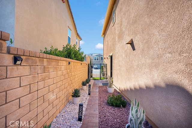 2727 Goldenrain Street, Palmdale CA: https://media.crmls.org/medias/07a31742-3831-413c-bb64-0da80bddafa8.jpg